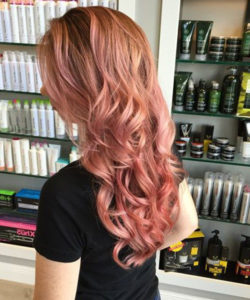 roze zlatna boja kose