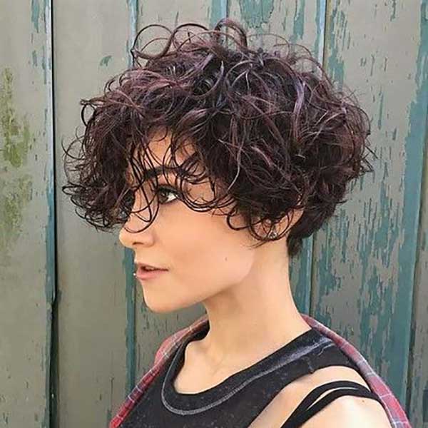 kratki stepenovani bob