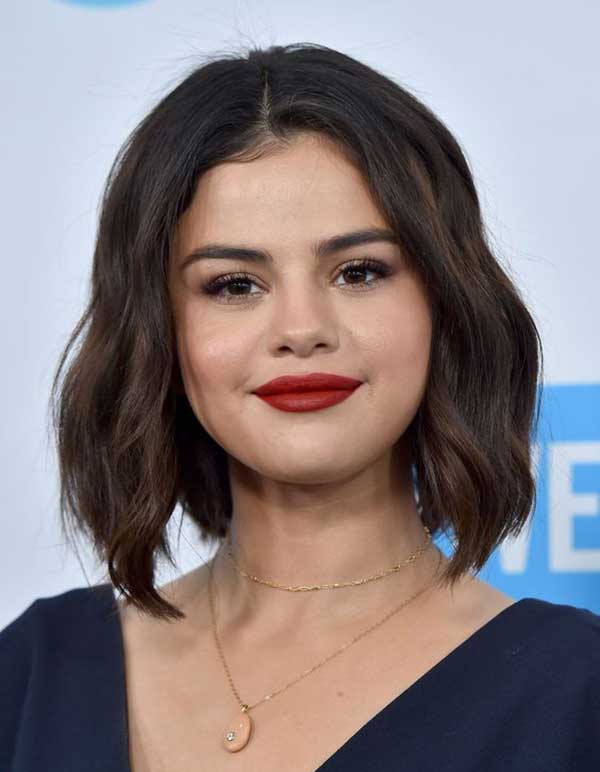 kratka frizura - paž - selena gomez