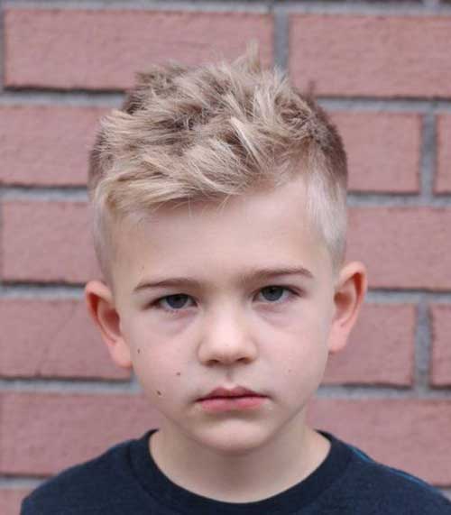 frizura za dečaka - razbacane neuredne šiške